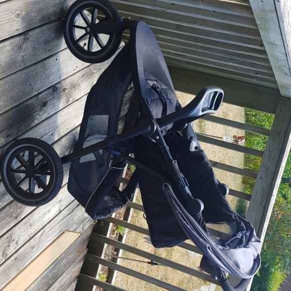 Jogging stroller - Picture 2 of 3